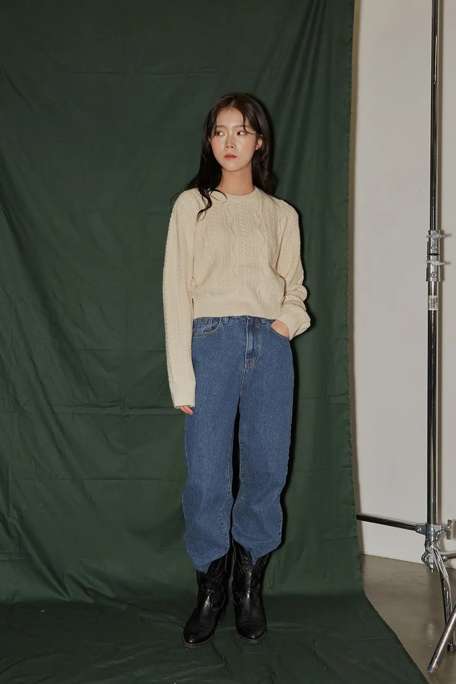 Cropped Cable Knit F6