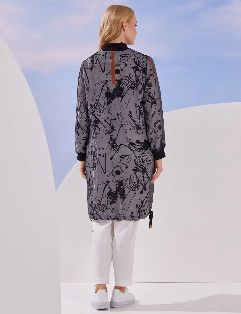 VV Abstract Printed Cape Black